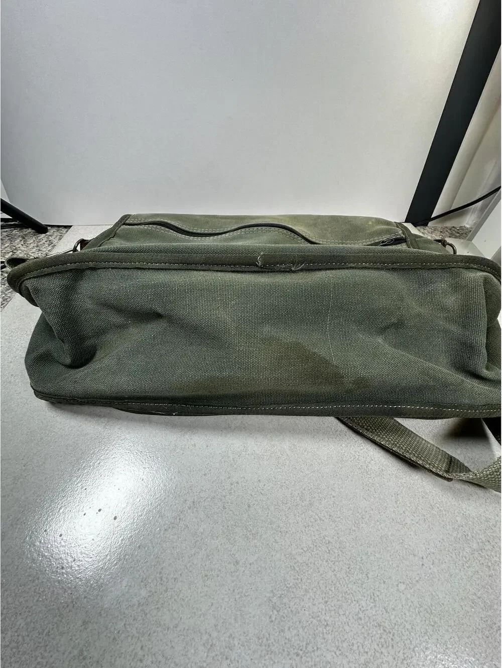VTG Orvis Company Waxed Canvas Leather Messenger Bag Green 6 Pockets